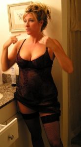 hot-thick-milf-in-lingerie