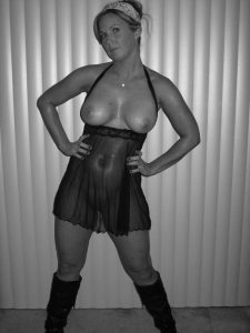 amateur-milf-oiled