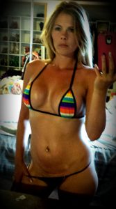 hot-milf-bikini-selfie