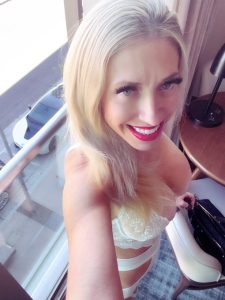 Big Tit Cougar Selfie